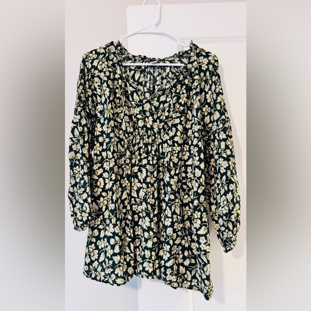 Old Navy Floral Print Blouse in Green and Cream